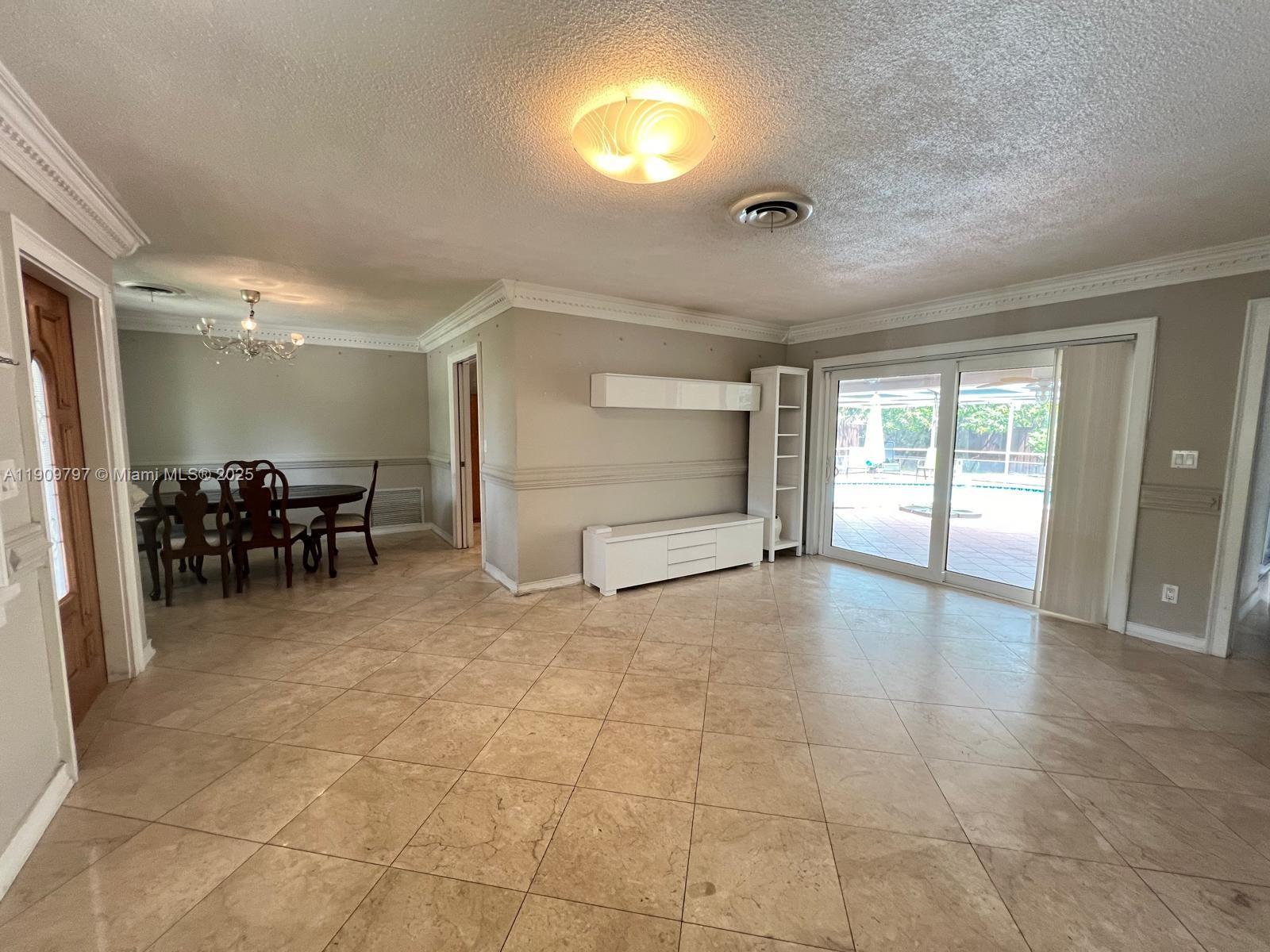 HOLLYWOOD HILLS - Residential Lease