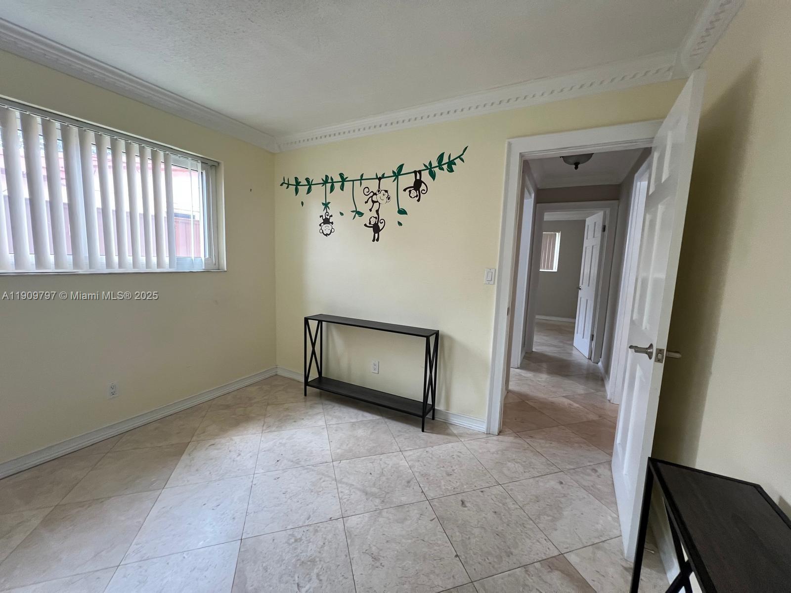 HOLLYWOOD HILLS - Residential Lease