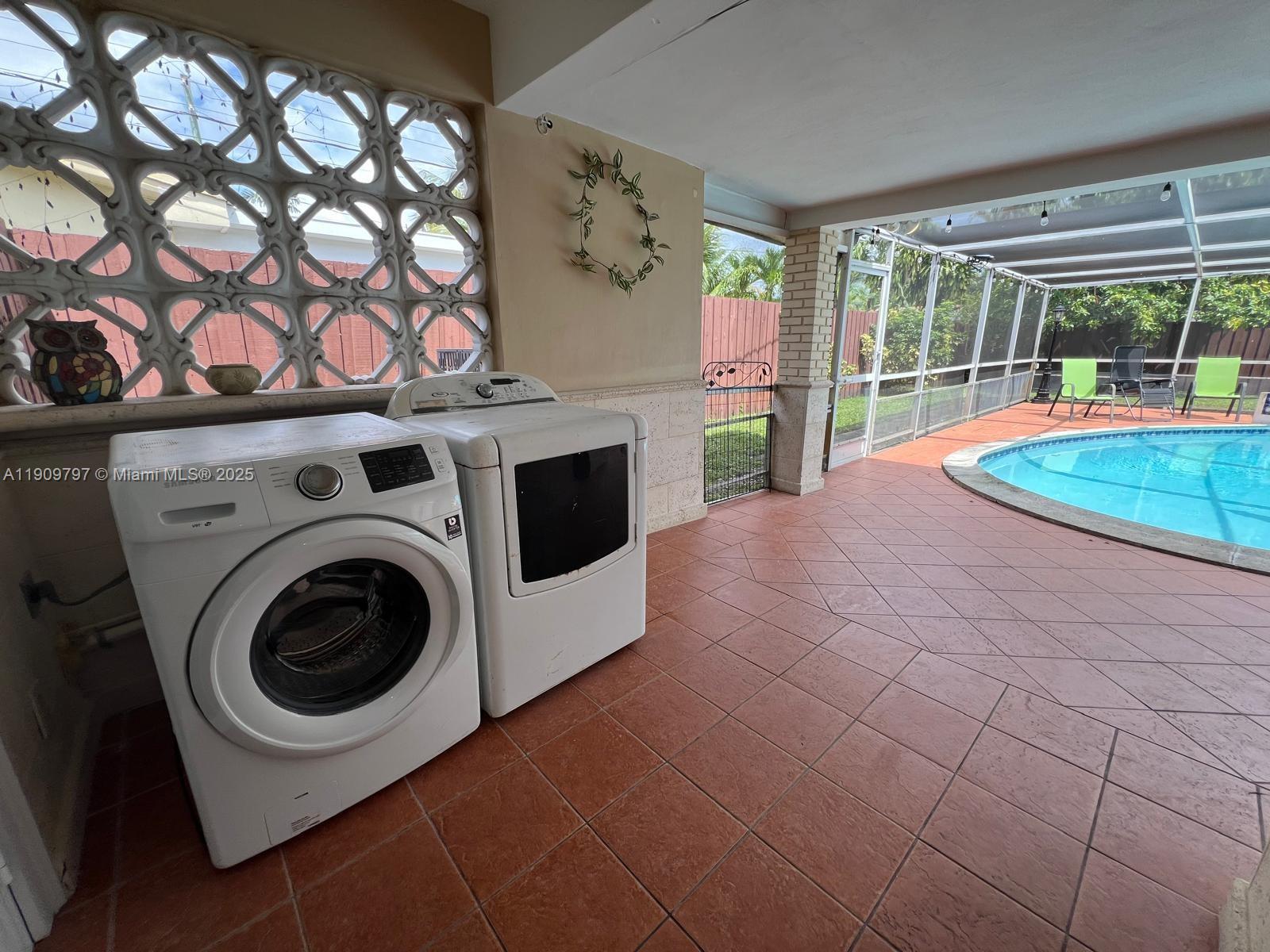 HOLLYWOOD HILLS - Residential Lease