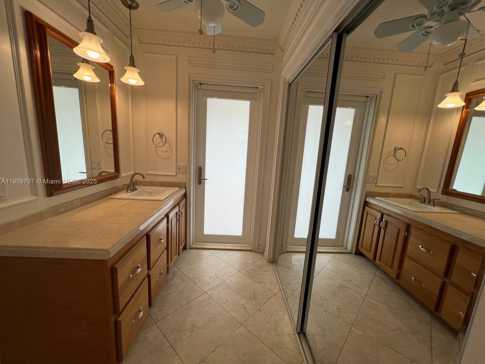 HOLLYWOOD HILLS - Residential Lease