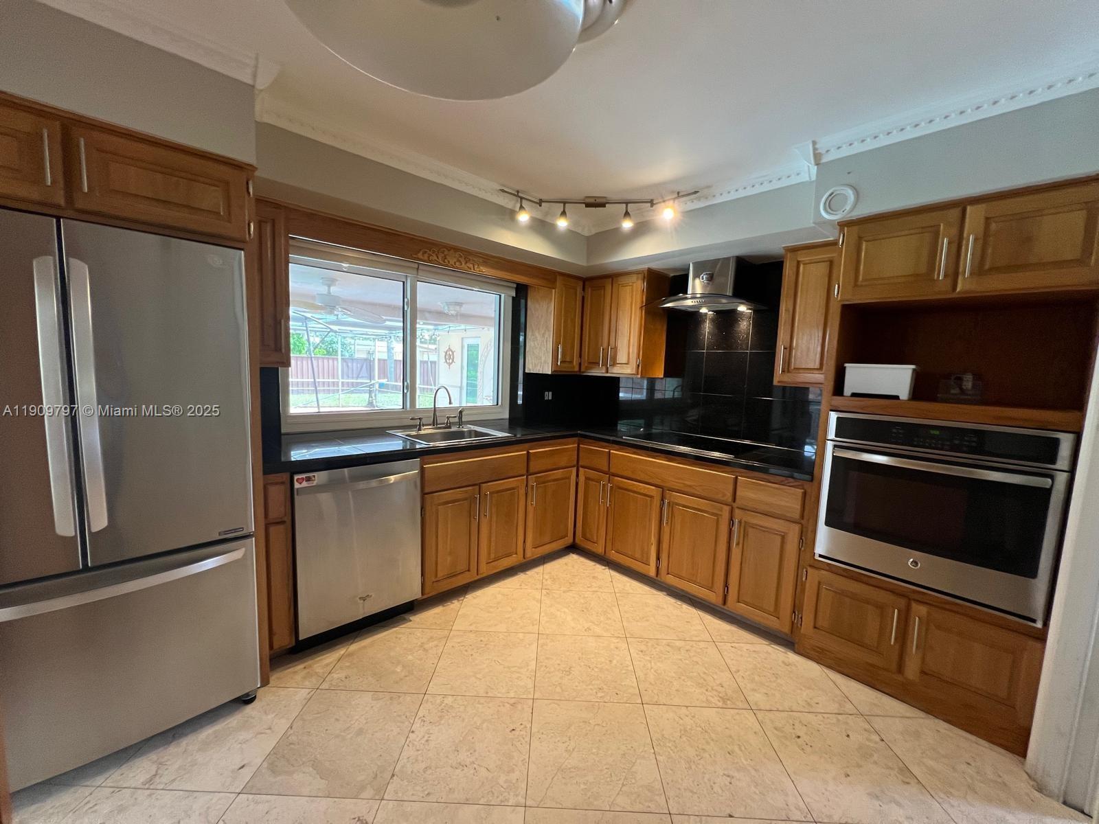 HOLLYWOOD HILLS - Residential Lease