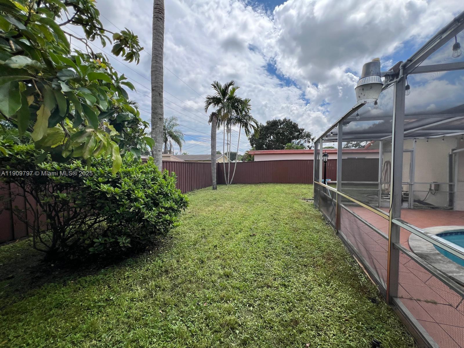 HOLLYWOOD HILLS - Residential Lease