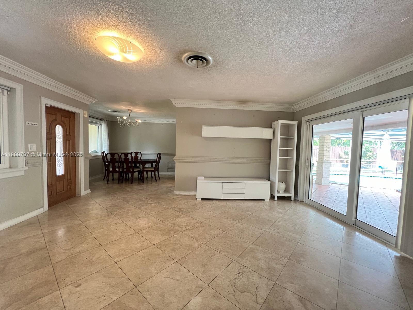 HOLLYWOOD HILLS - Residential Lease