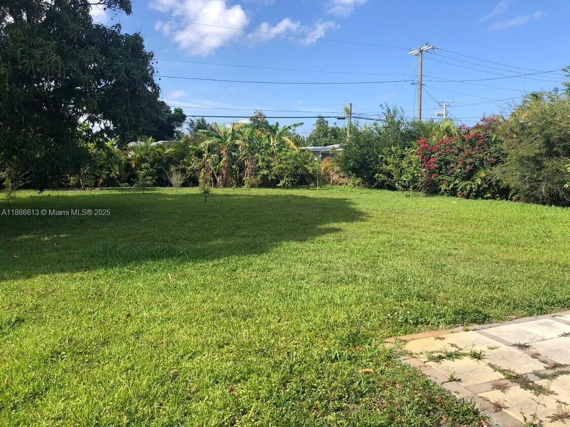 HOLLYWOOD LITTLE RANCHES - Land