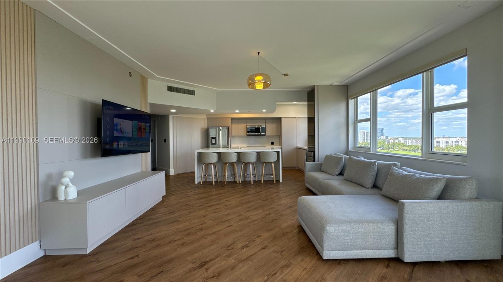 TURNBERRY VLG NO TOWER CO - Residential Lease