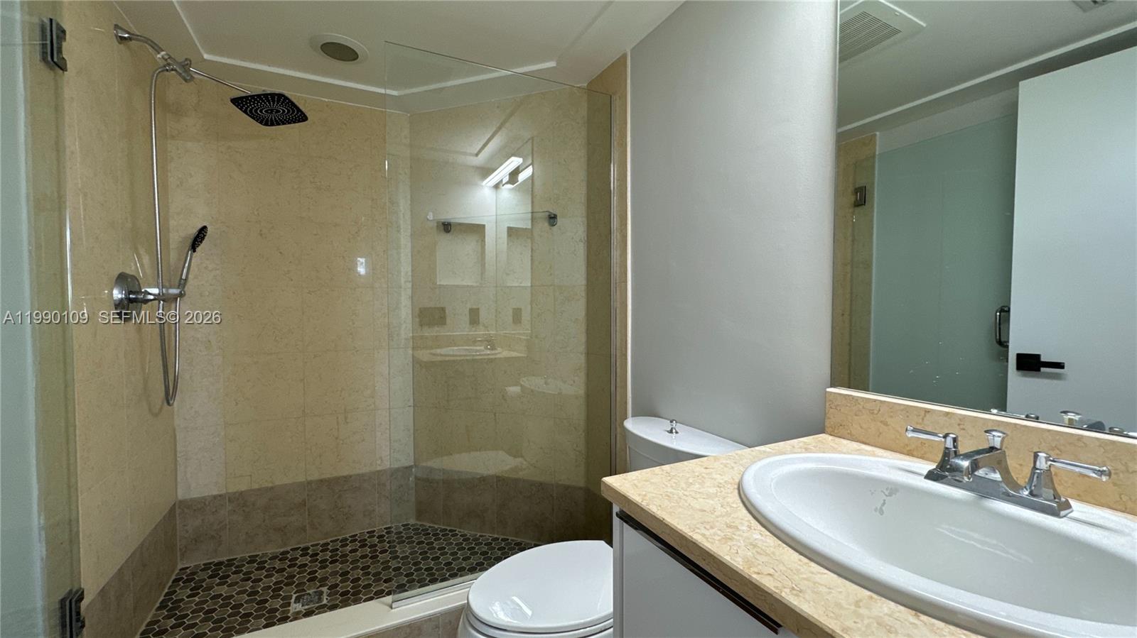 TURNBERRY VLG NO TOWER CO - Residential Lease