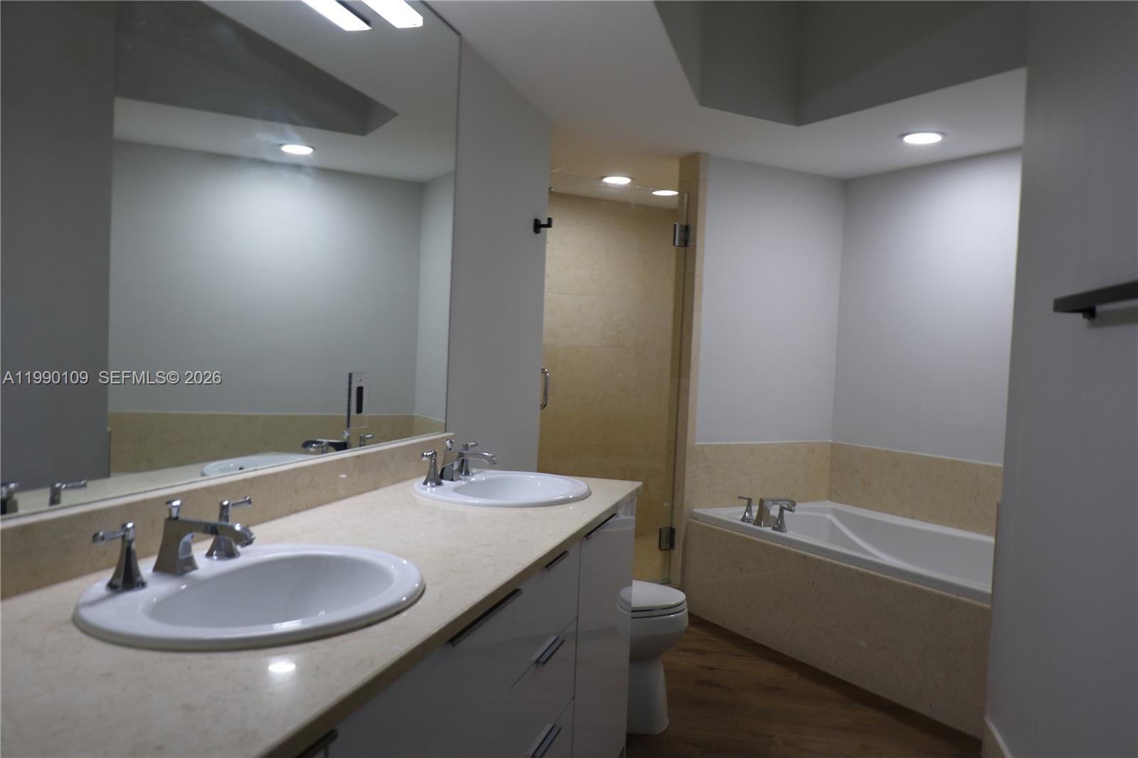 TURNBERRY VLG NO TOWER CO - Residential Lease