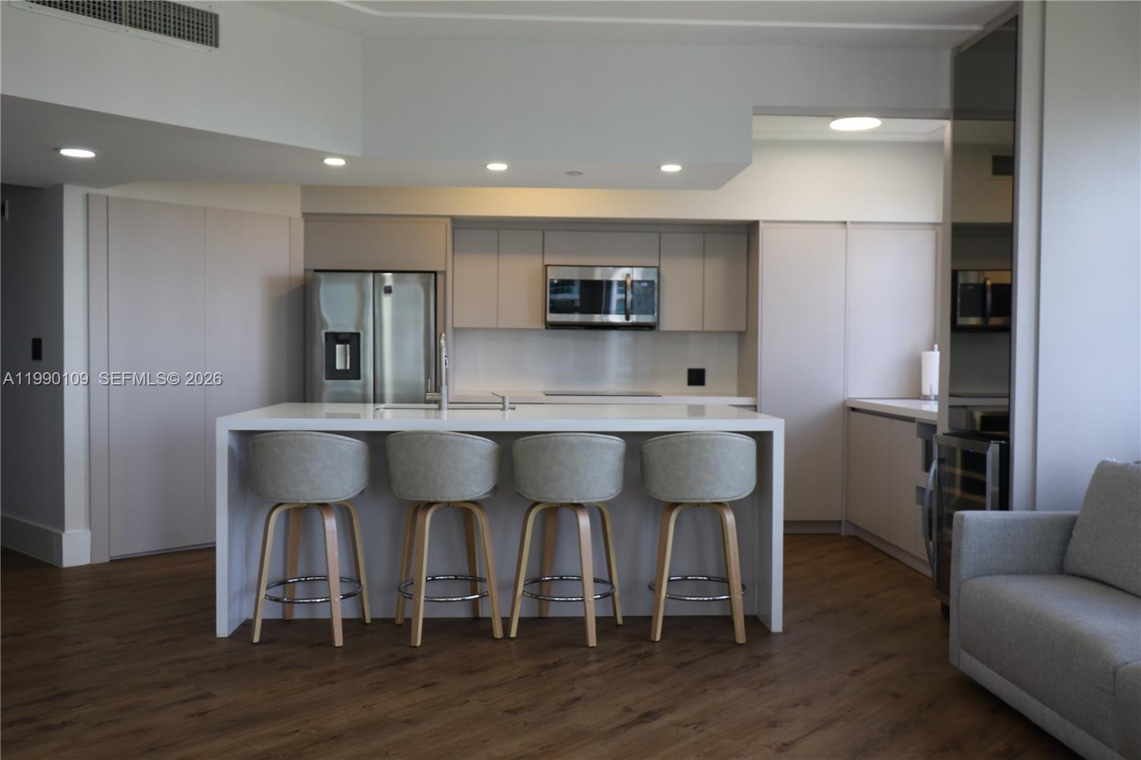 TURNBERRY VLG NO TOWER CO - Residential Lease