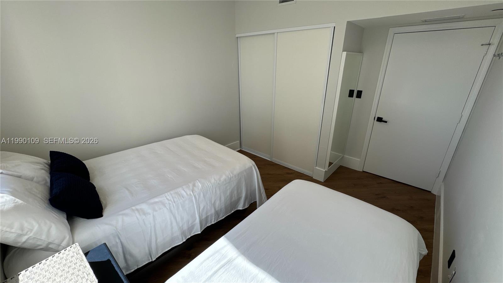 TURNBERRY VLG NO TOWER CO - Residential Lease