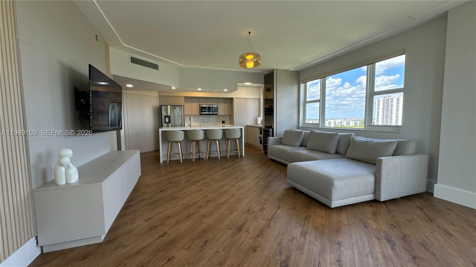 TURNBERRY VLG NO TOWER CO - Residential Lease