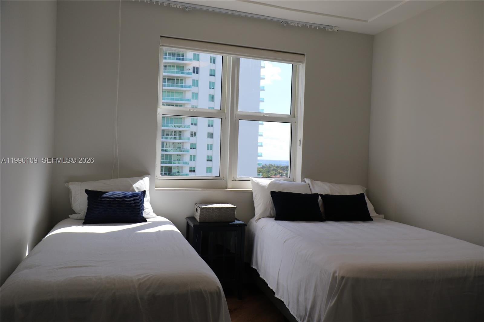 TURNBERRY VLG NO TOWER CO - Residential Lease