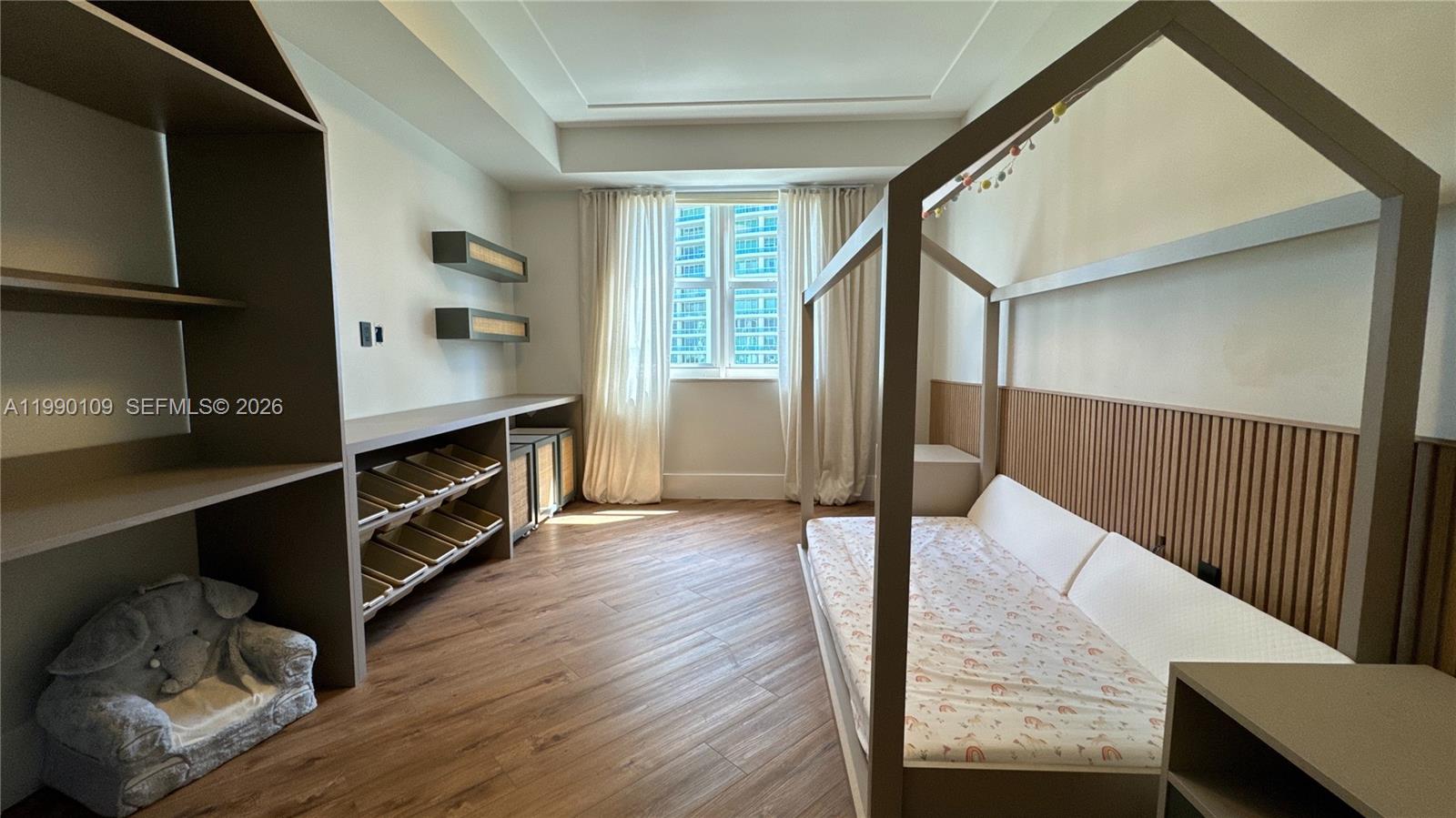 TURNBERRY VLG NO TOWER CO - Residential Lease