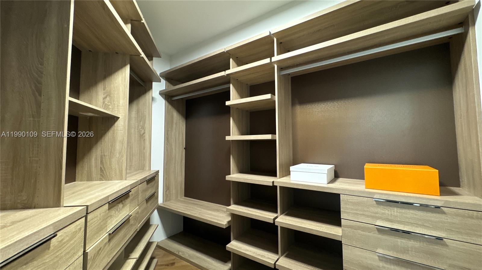 TURNBERRY VLG NO TOWER CO - Residential Lease