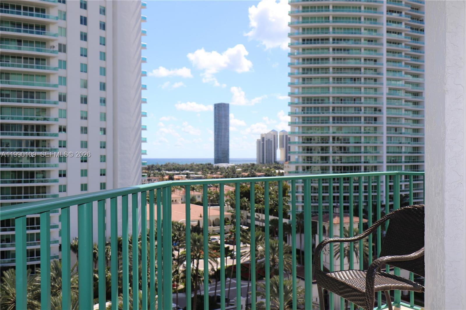 TURNBERRY VLG NO TOWER CO - Residential Lease