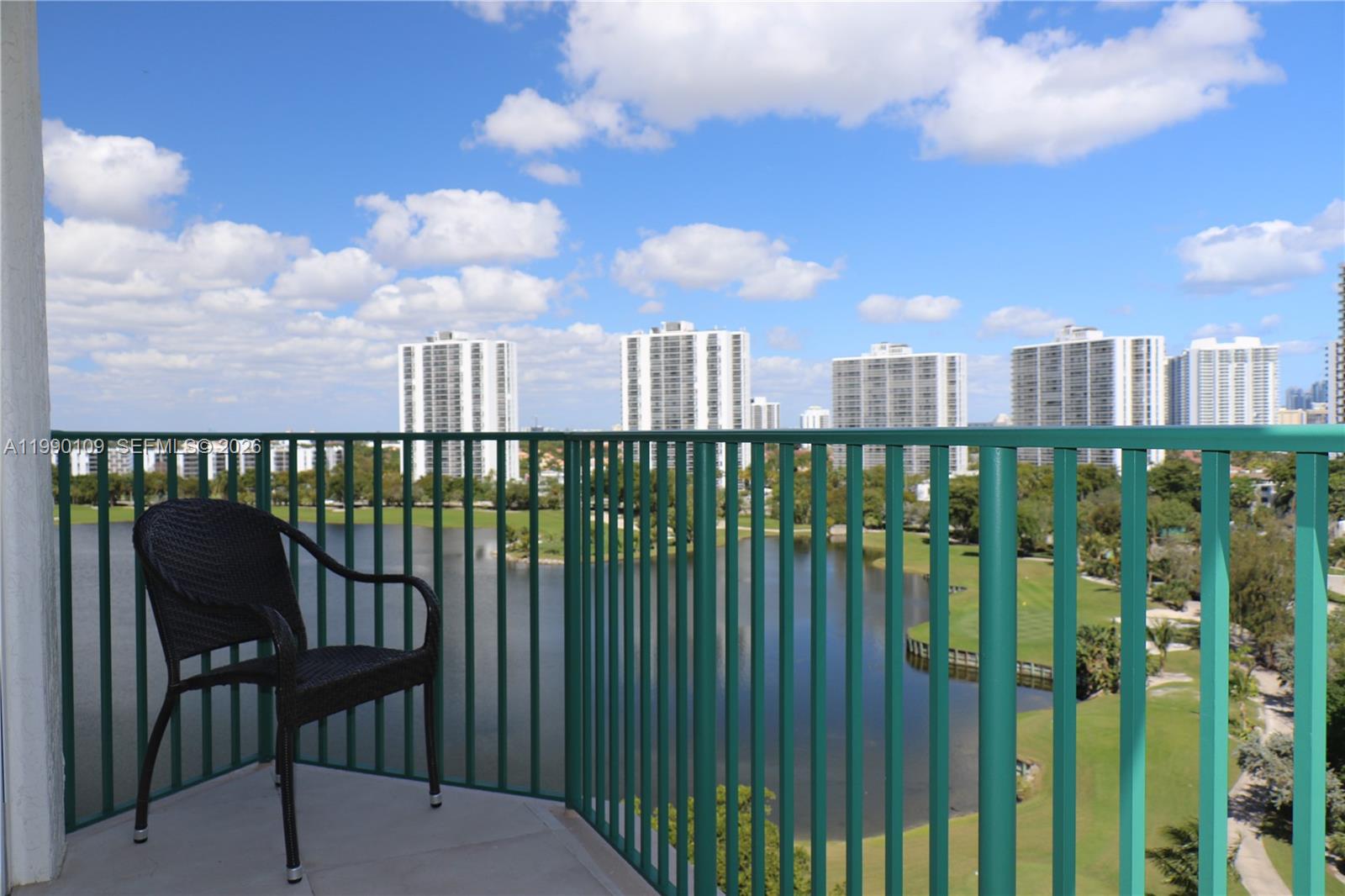 TURNBERRY VLG NO TOWER CO - Residential Lease