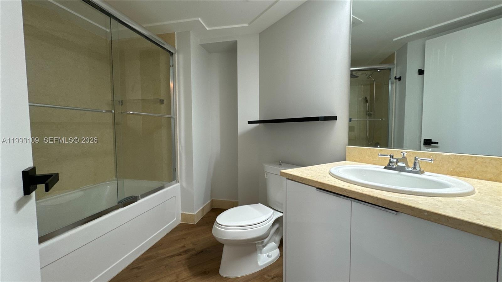 TURNBERRY VLG NO TOWER CO - Residential Lease