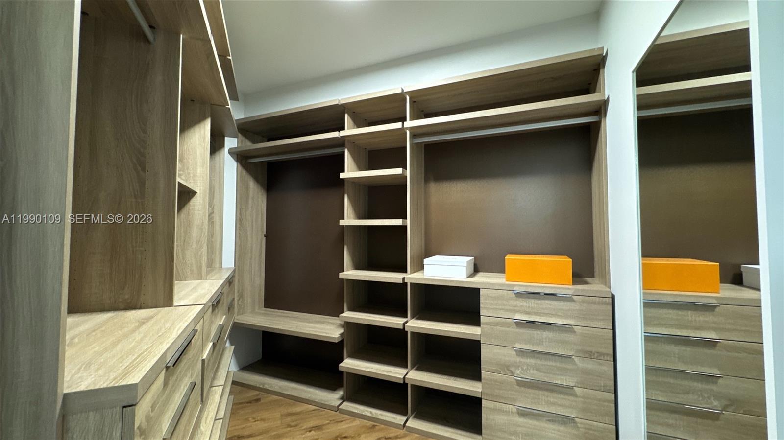 TURNBERRY VLG NO TOWER CO - Residential Lease