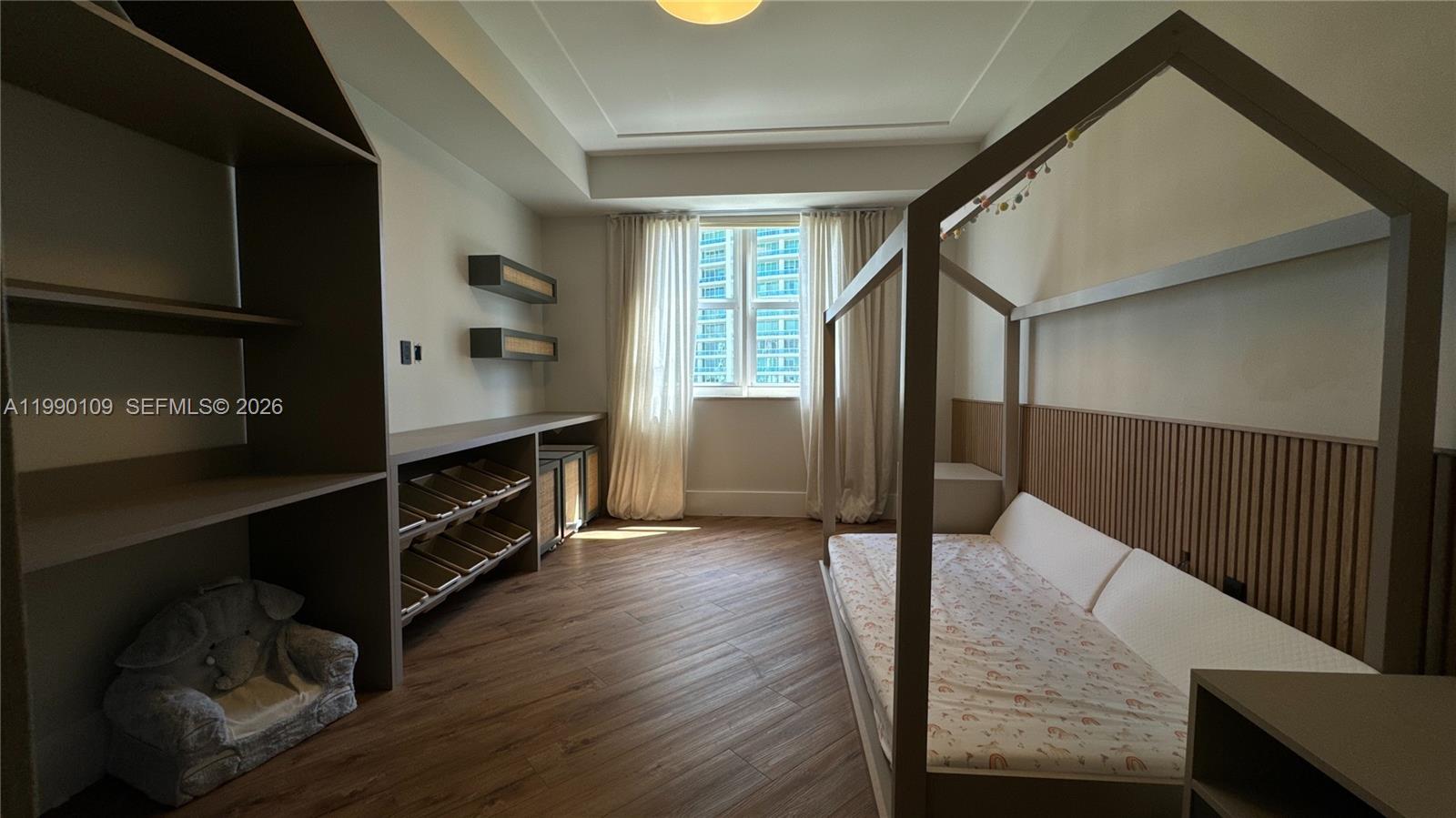 TURNBERRY VLG NO TOWER CO - Residential Lease