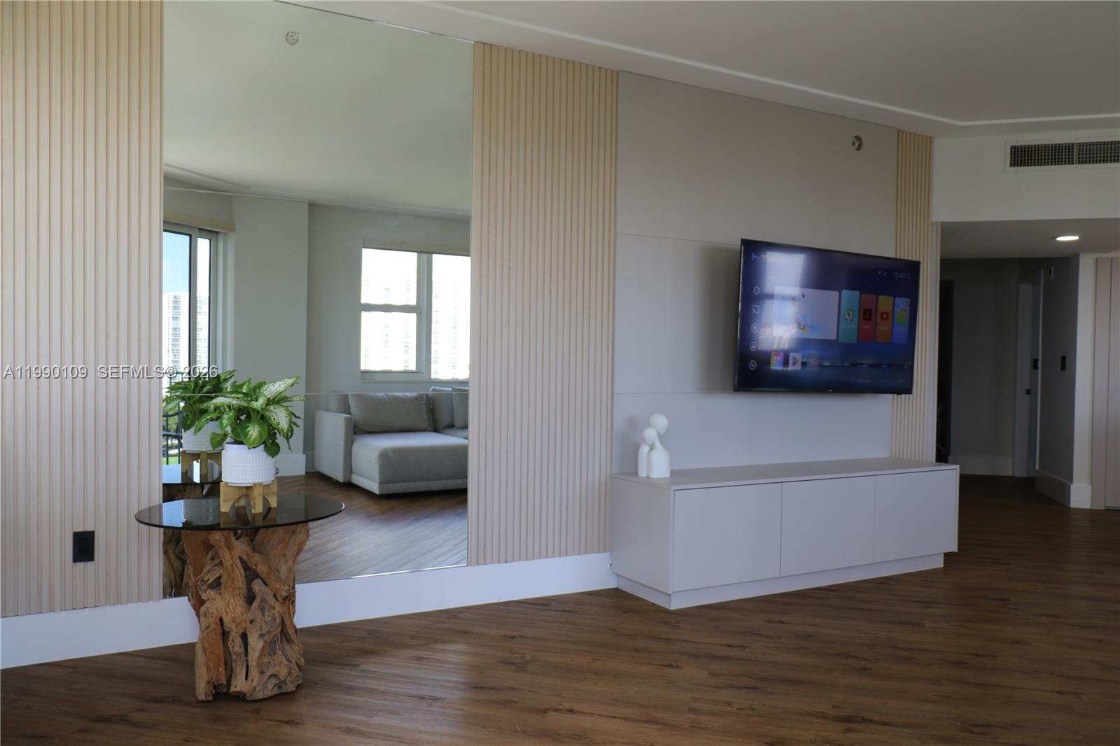 TURNBERRY VLG NO TOWER CO - Residential Lease