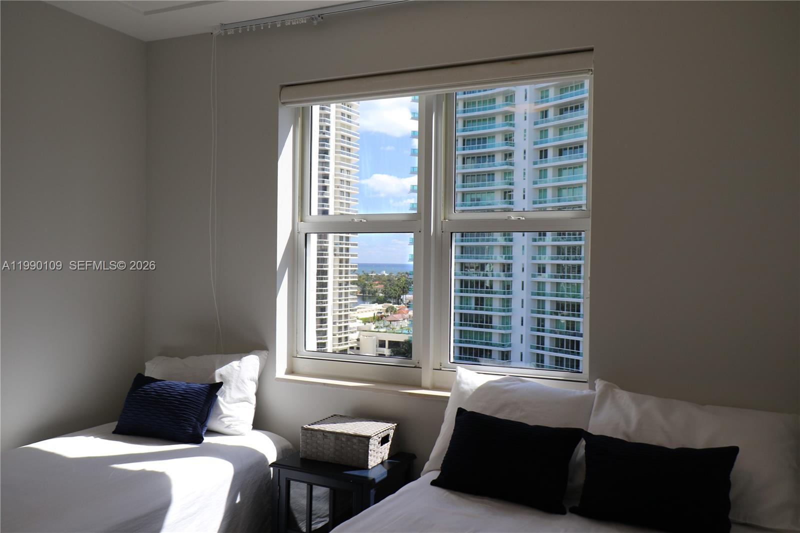 TURNBERRY VLG NO TOWER CO - Residential Lease