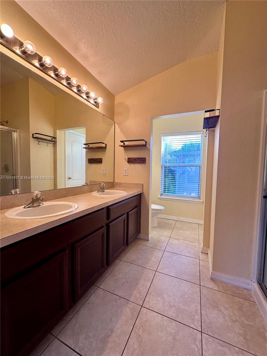 CARTER GLEN CONDOMINIUM - Residential