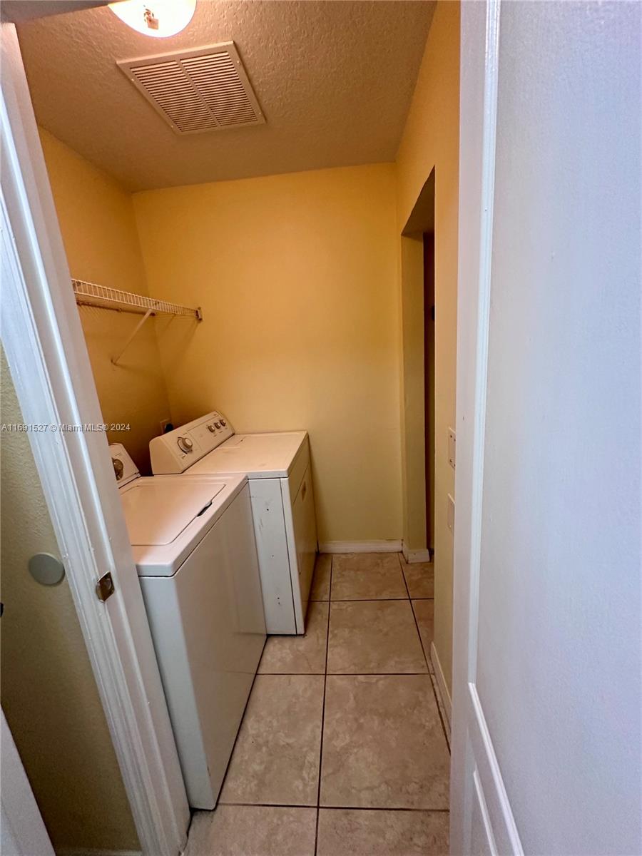 CARTER GLEN CONDOMINIUM - Residential