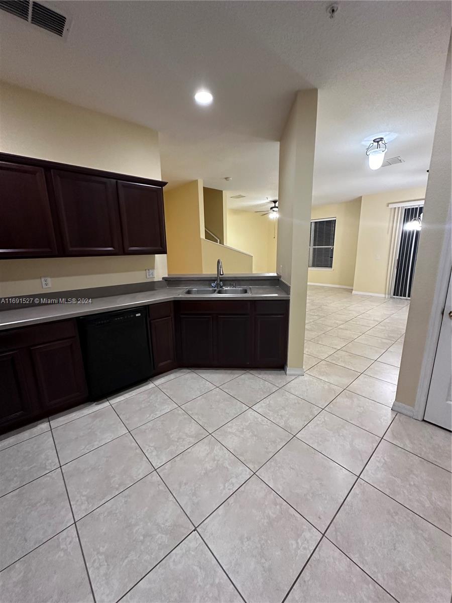 CARTER GLEN CONDOMINIUM - Residential