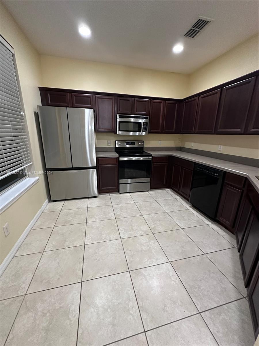 CARTER GLEN CONDOMINIUM - Residential