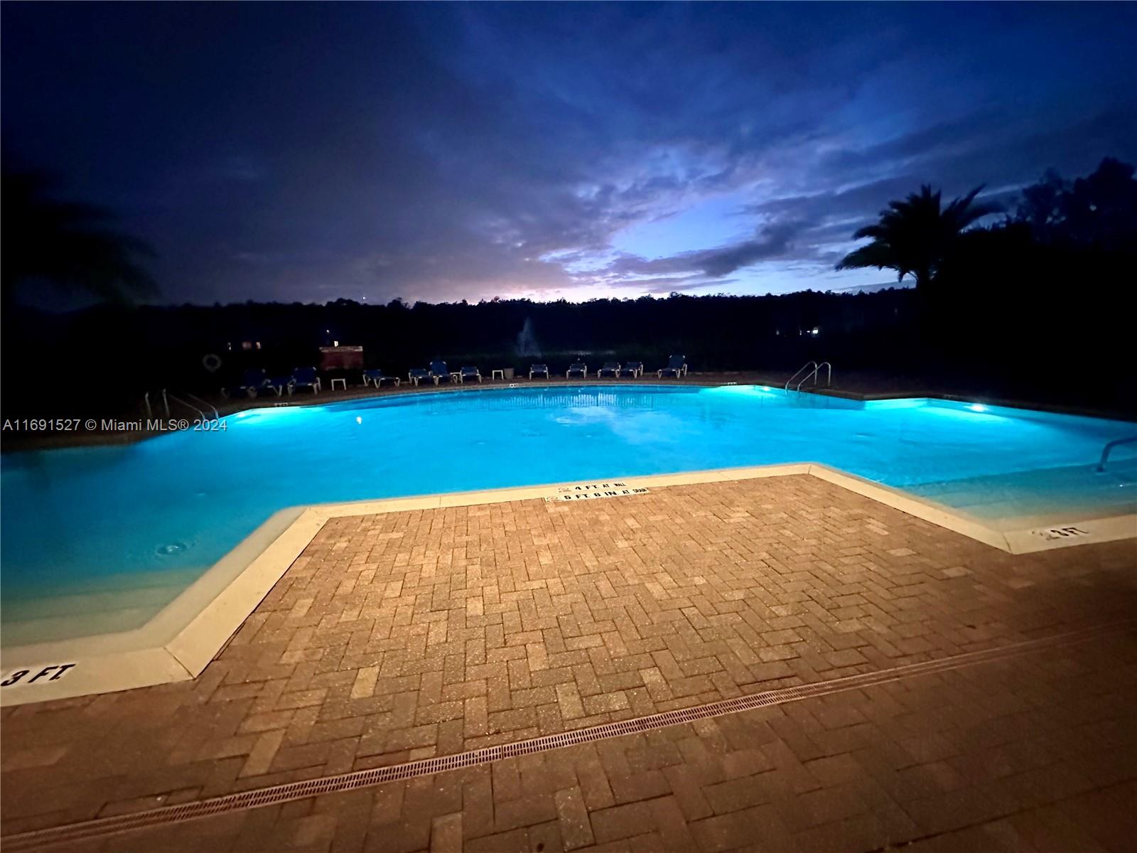 CARTER GLEN CONDOMINIUM - Residential