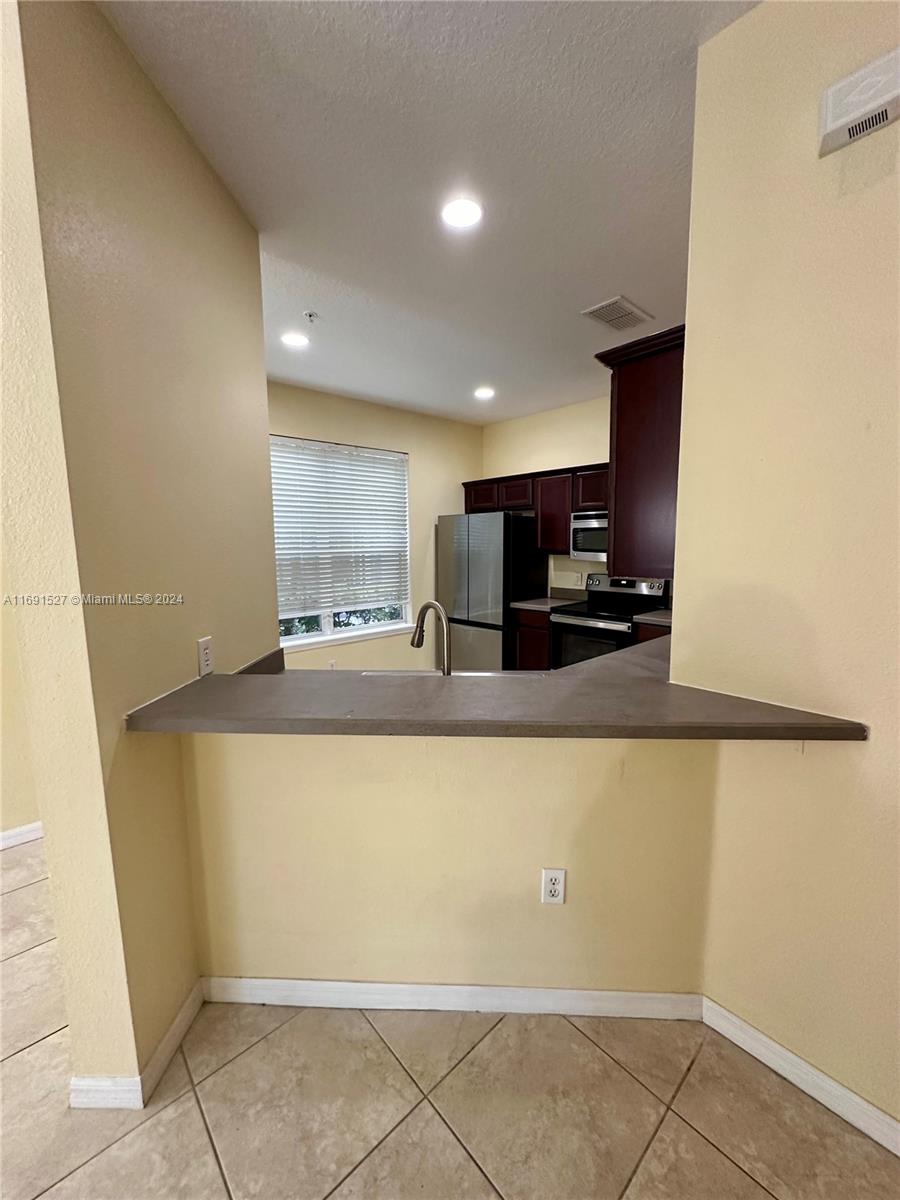 CARTER GLEN CONDOMINIUM - Residential