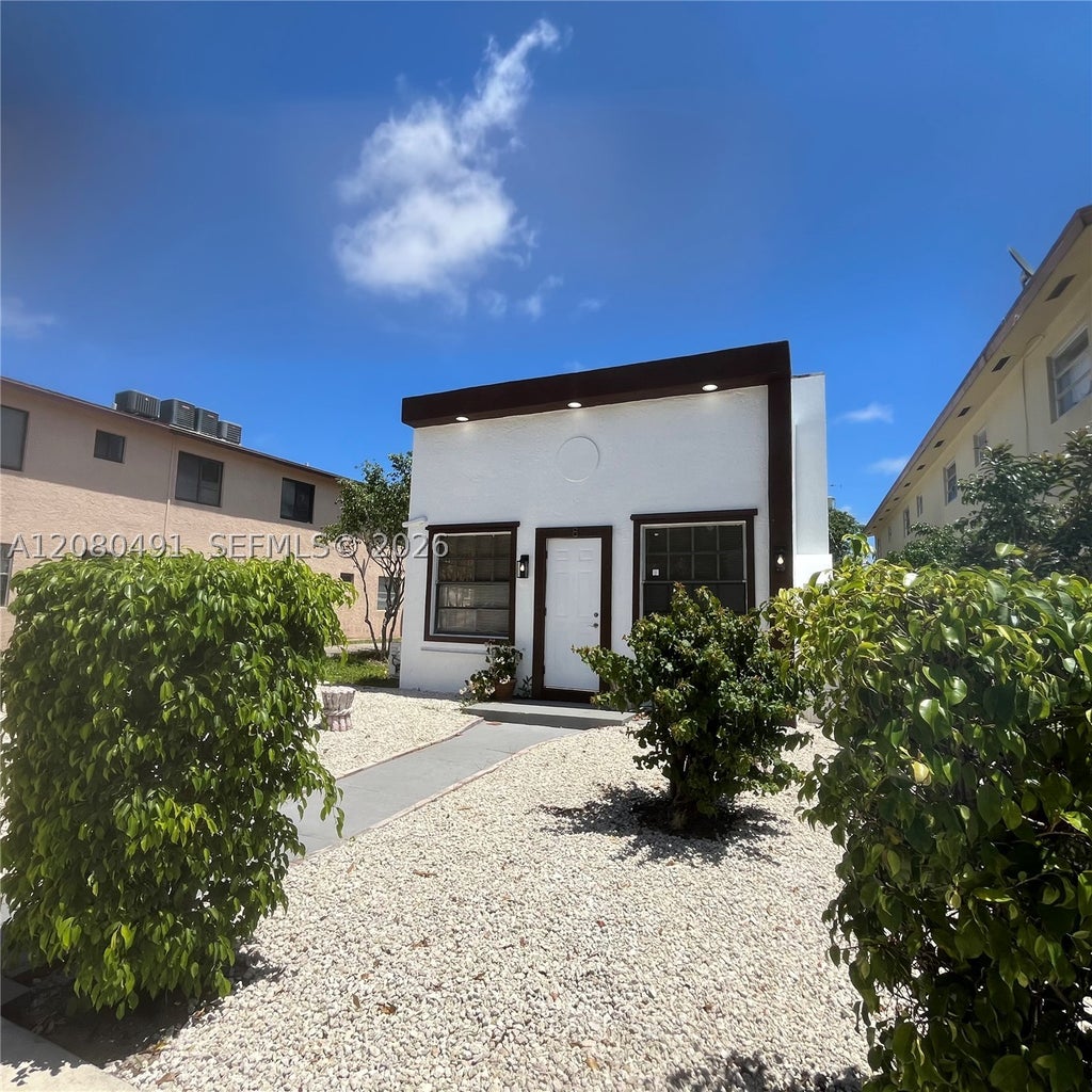 Photo of 8 S C St, Lake Worth, FL 33460 (MLS # A12080491)