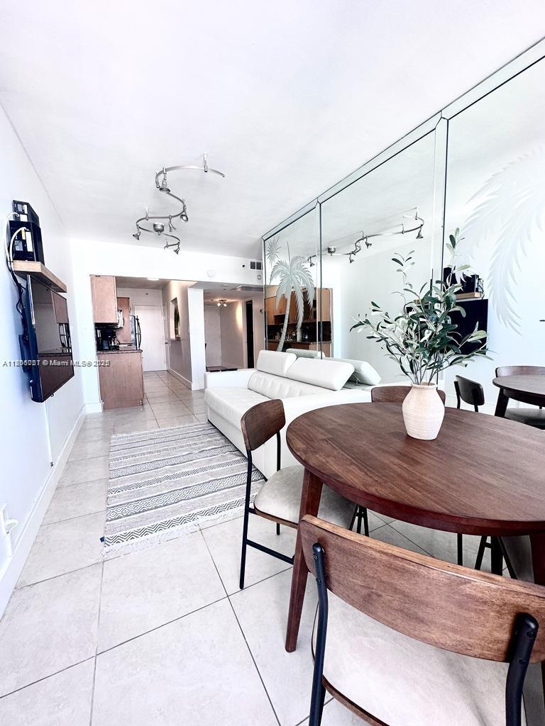 100 Lincoln Rd 1212, Miami Beach, Miami-Dade County, Florida - 1 Bedrooms  
1 Bathrooms - 