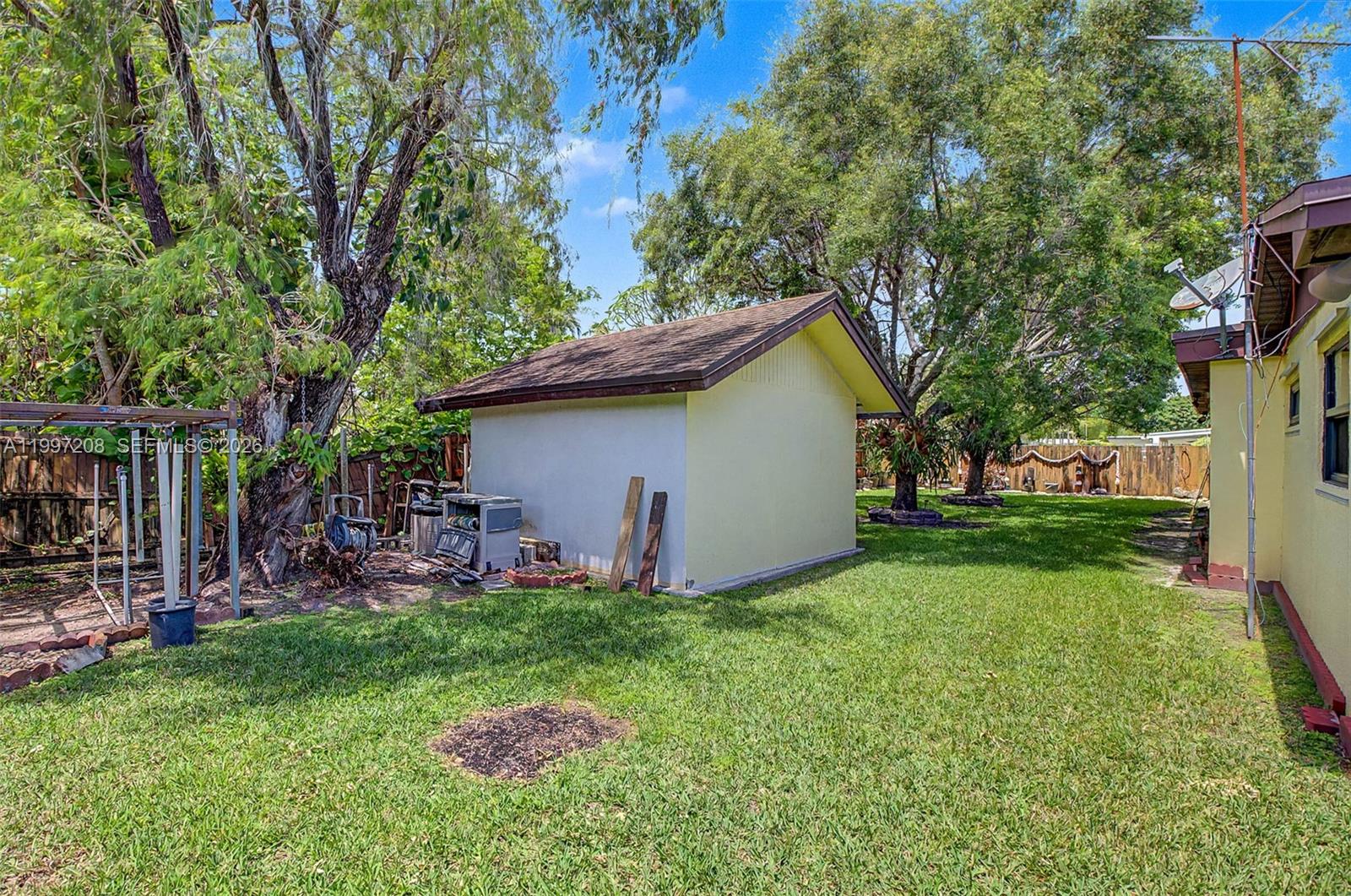 KENDALE LAKES SEC TWO - Residential