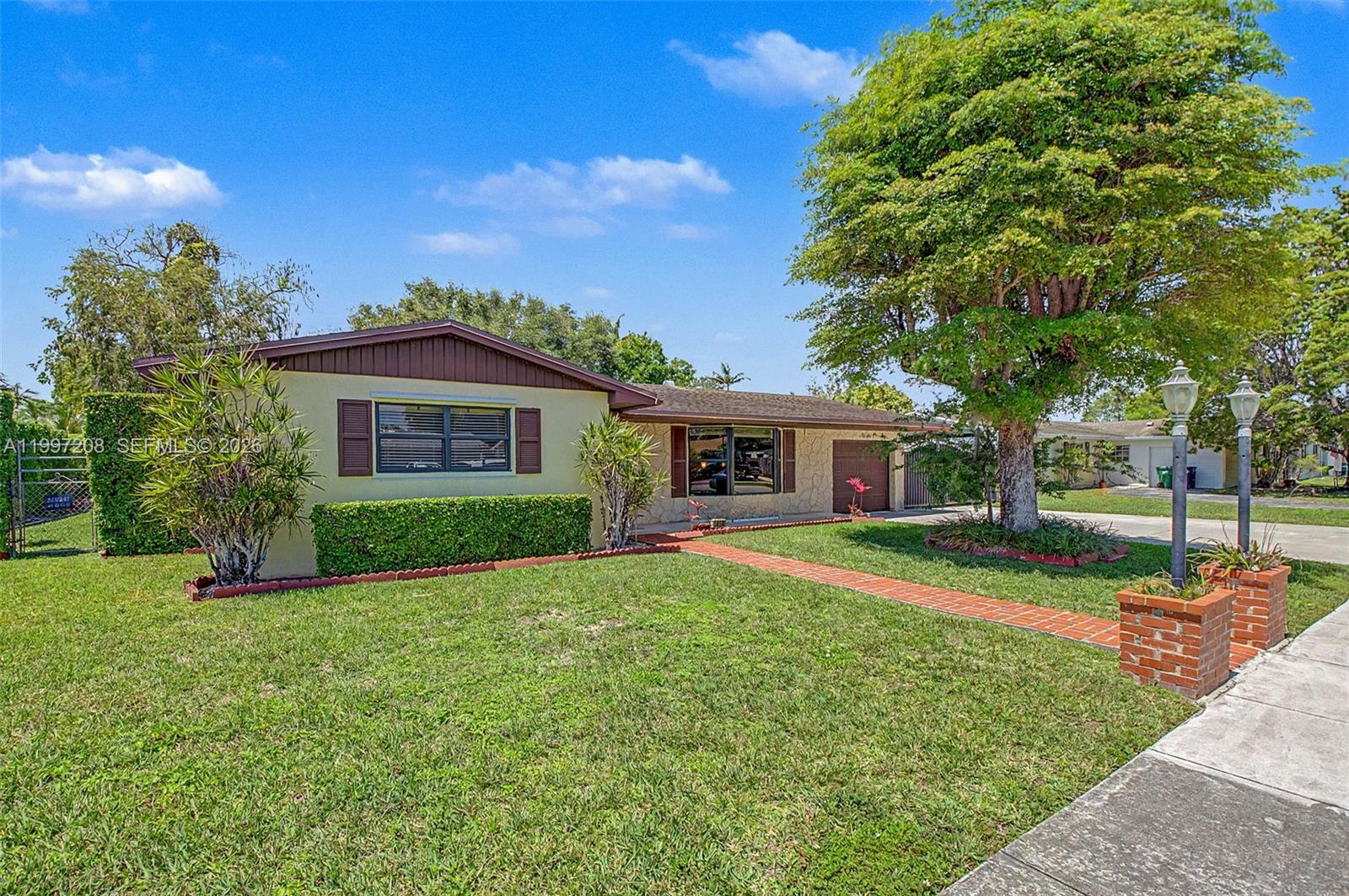 KENDALE LAKES SEC TWO - Residential