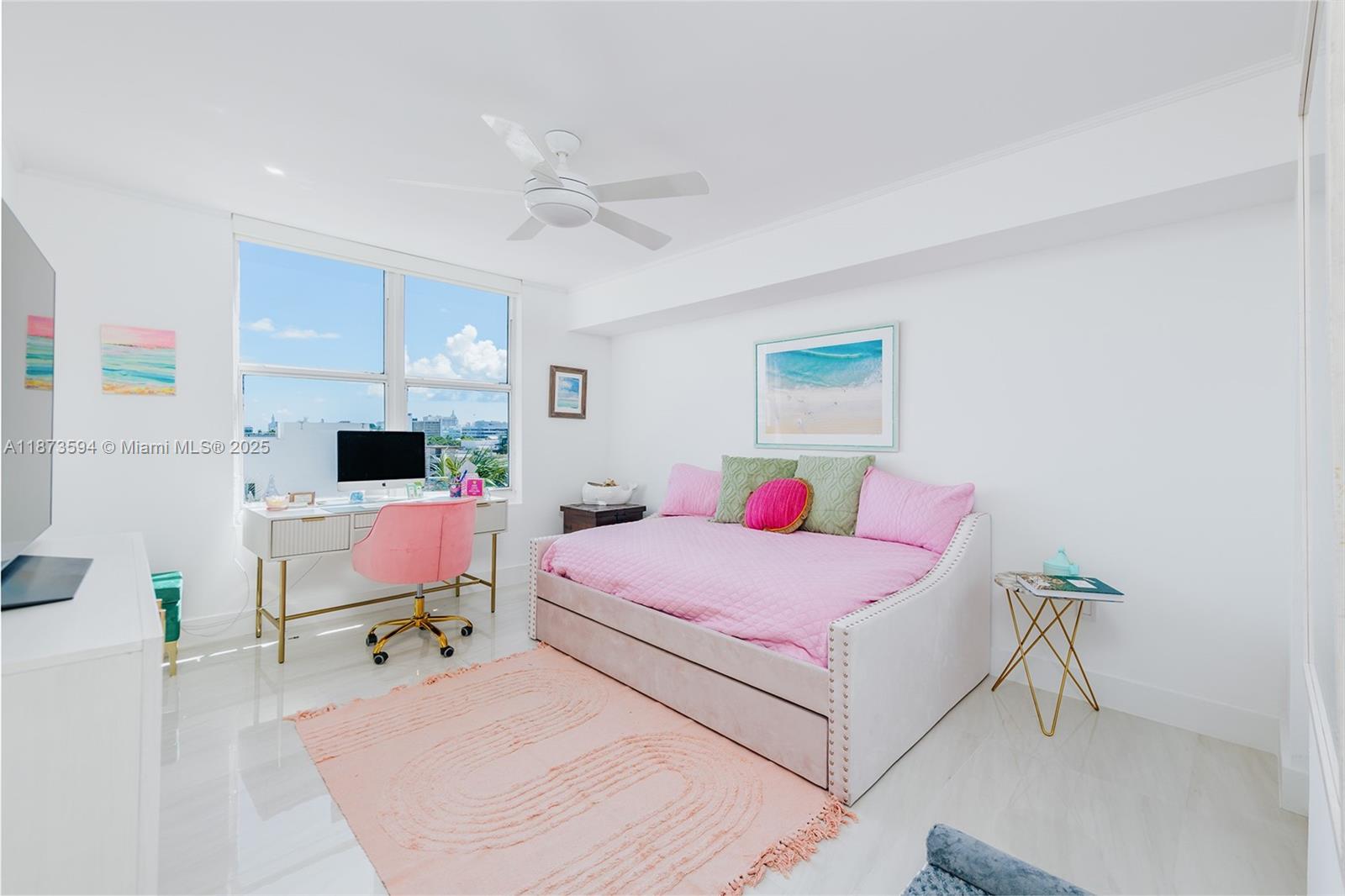 SUNSET HARBOUR SOUTH COND - Residential