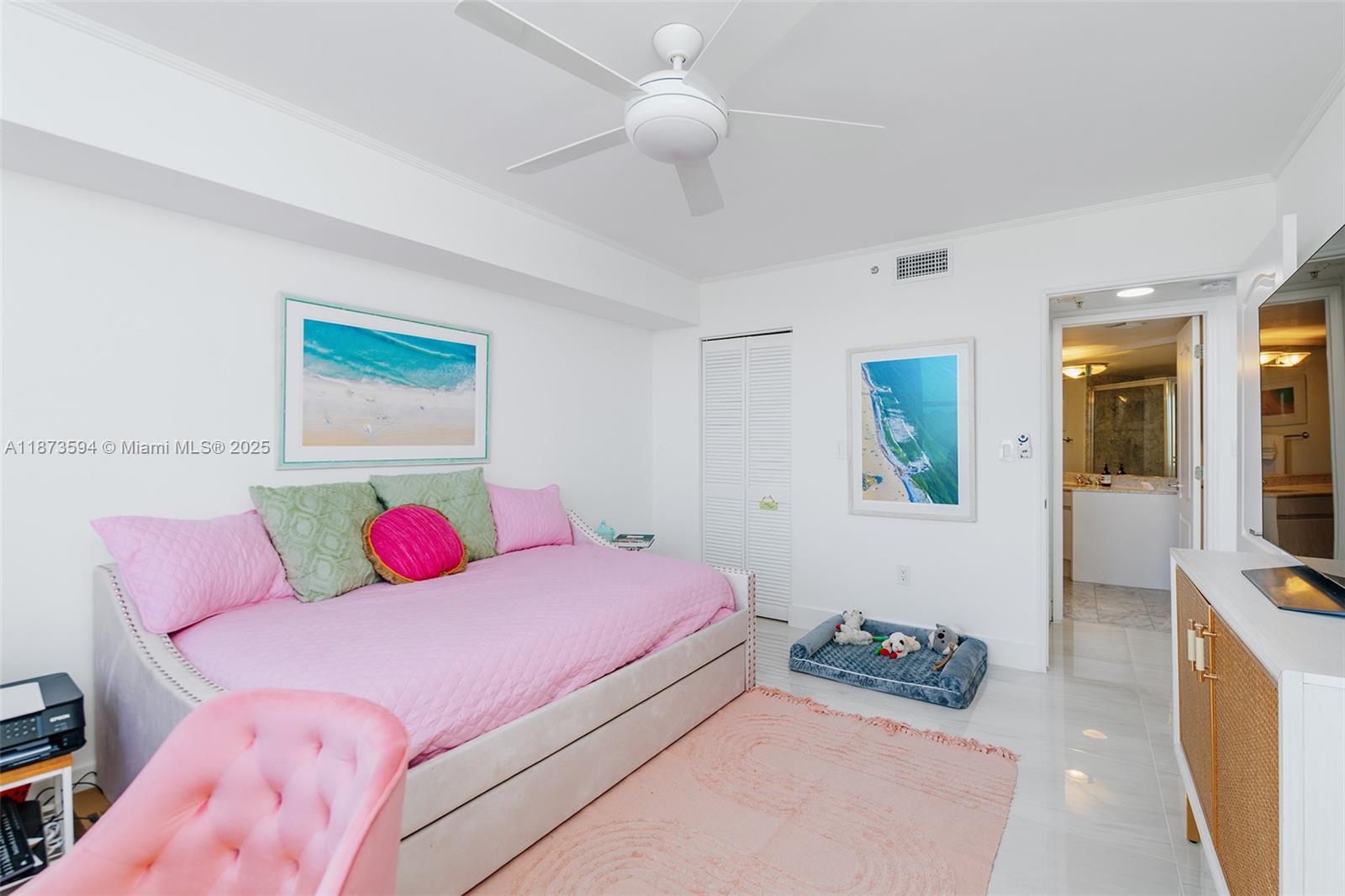 SUNSET HARBOUR SOUTH COND - Residential