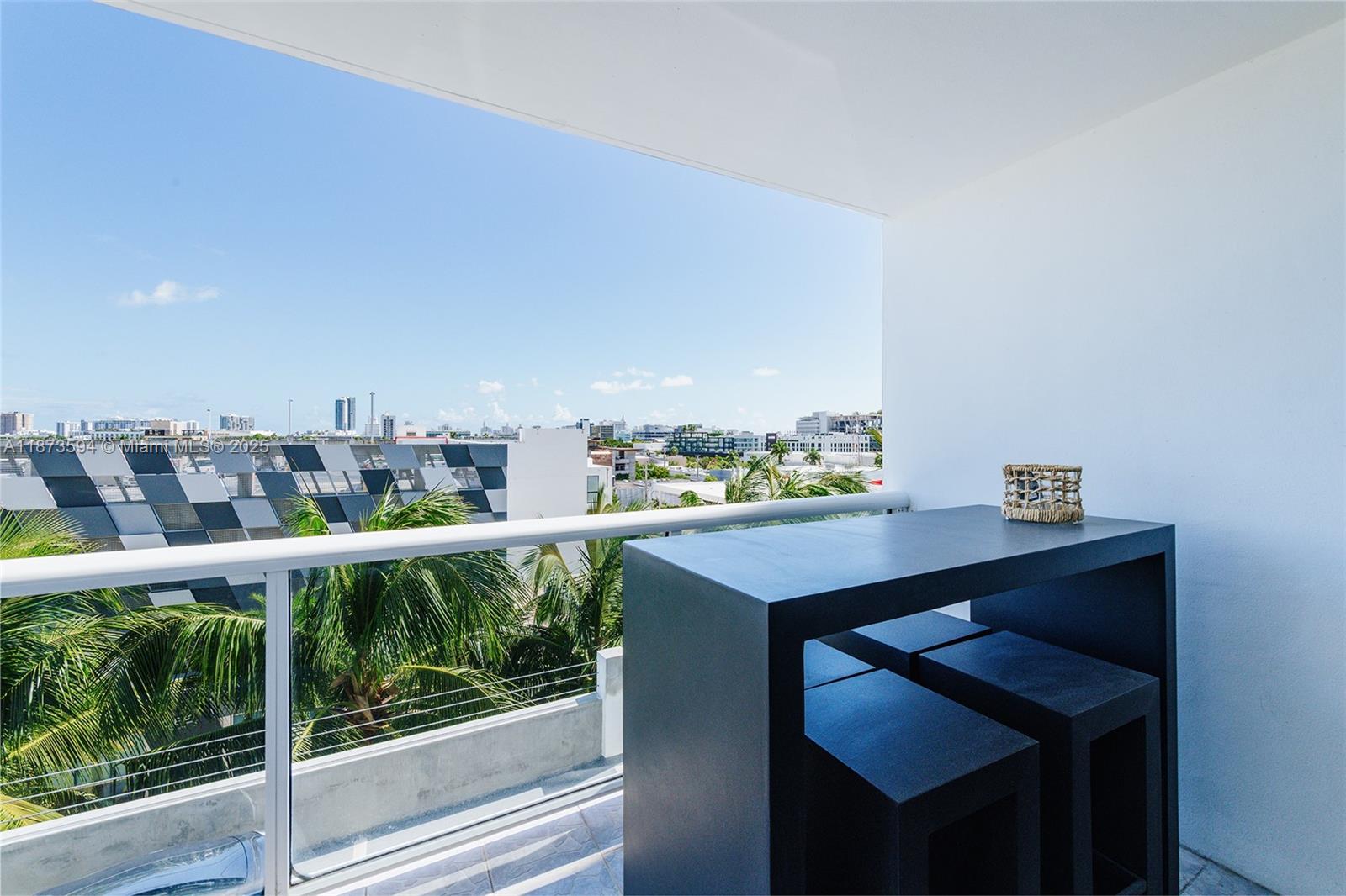 SUNSET HARBOUR SOUTH COND - Residential