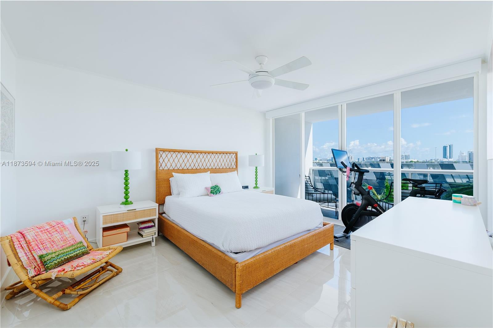 SUNSET HARBOUR SOUTH COND - Residential