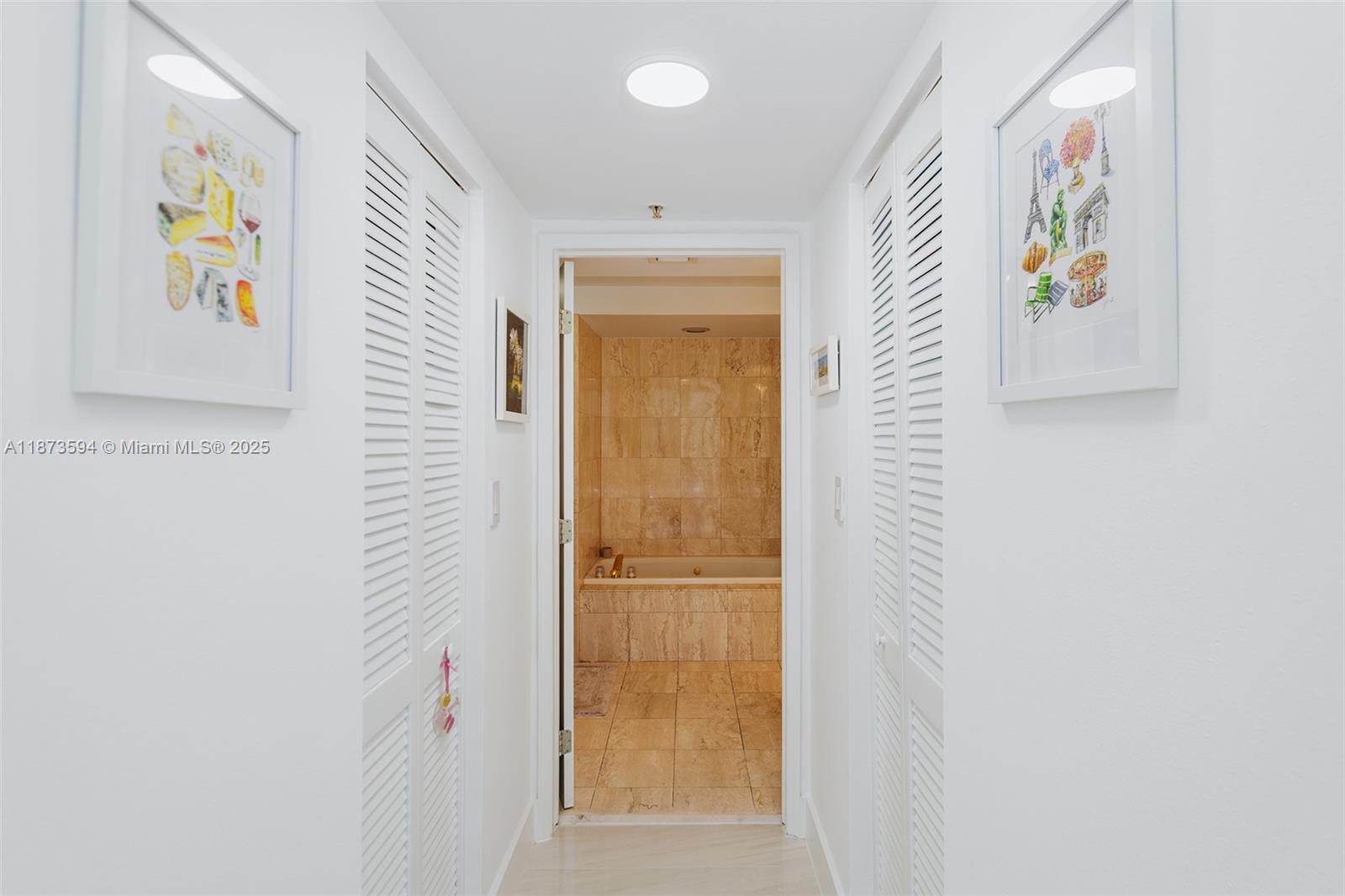 SUNSET HARBOUR SOUTH COND - Residential