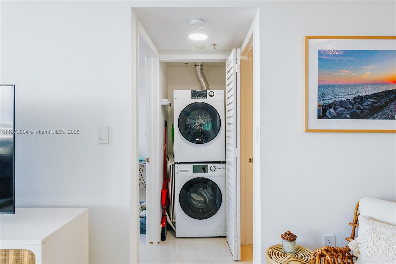 SUNSET HARBOUR SOUTH COND - Residential