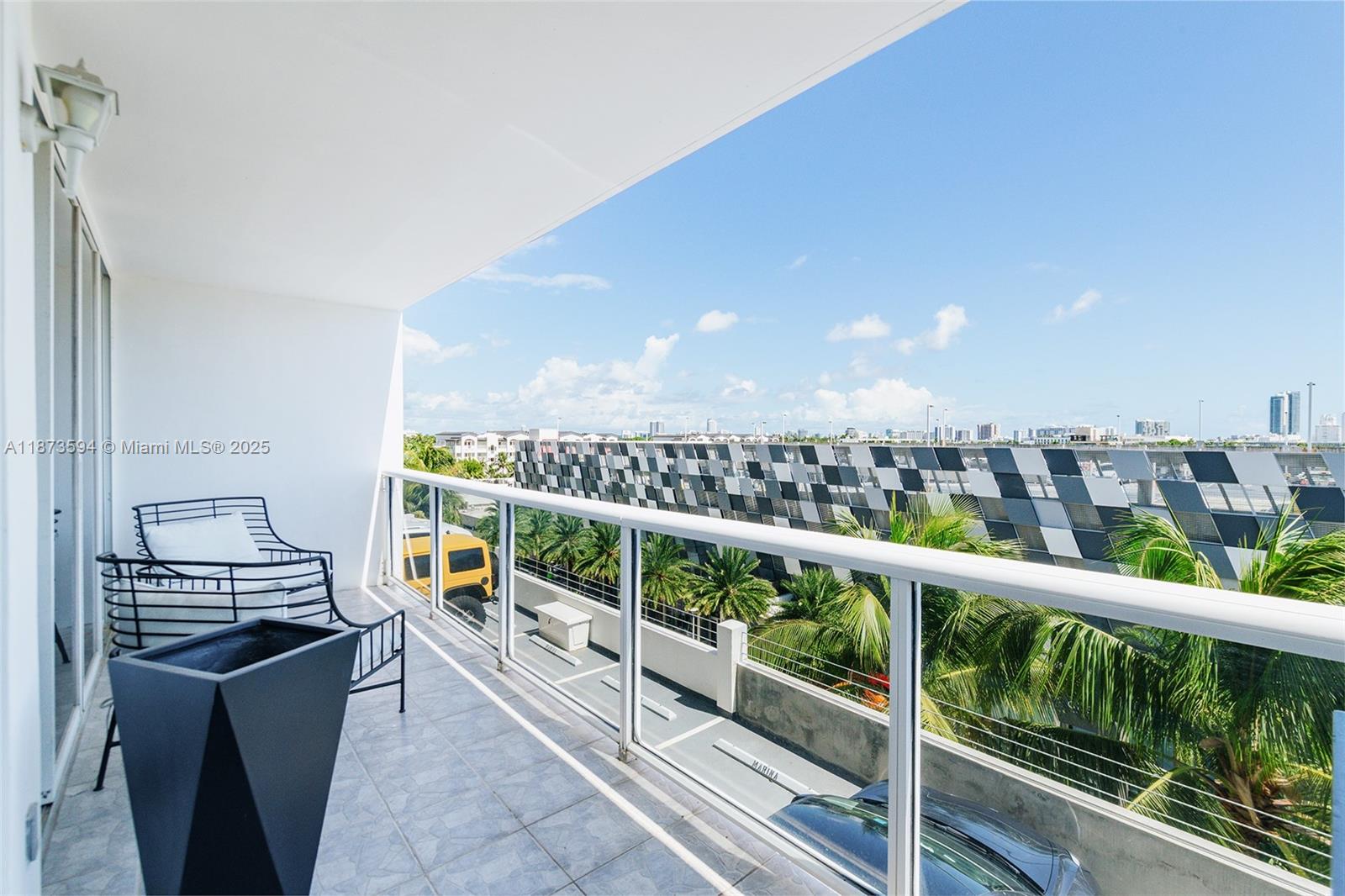 SUNSET HARBOUR SOUTH COND - Residential