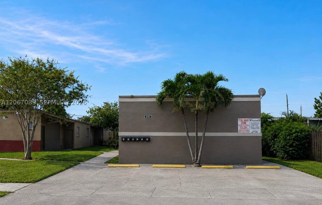 Photo of 272 SW 3rd St #A-D, Deerfield Beach, FL 33441 (MLS # A12067089)