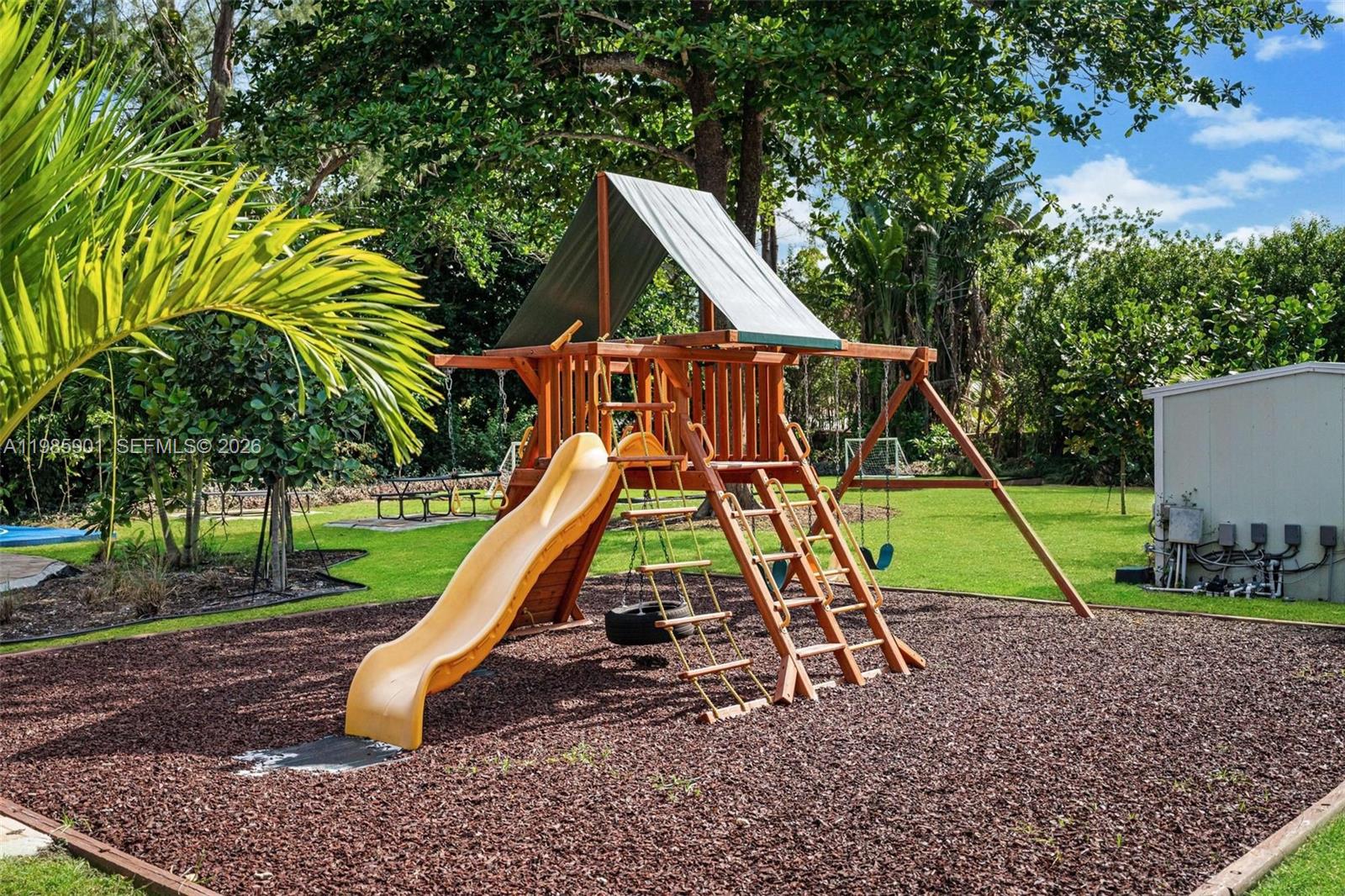 PALM BEACH FARMS - Residential