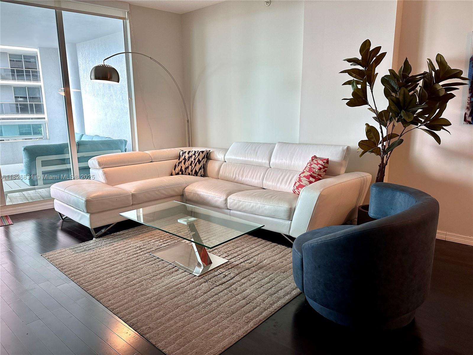 1800 CLUB CONDO - Residential Lease