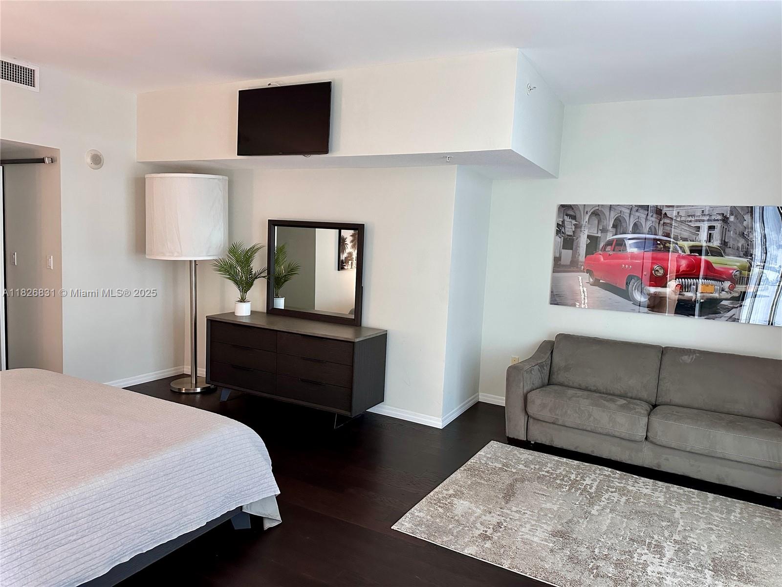 1800 CLUB CONDO - Residential Lease