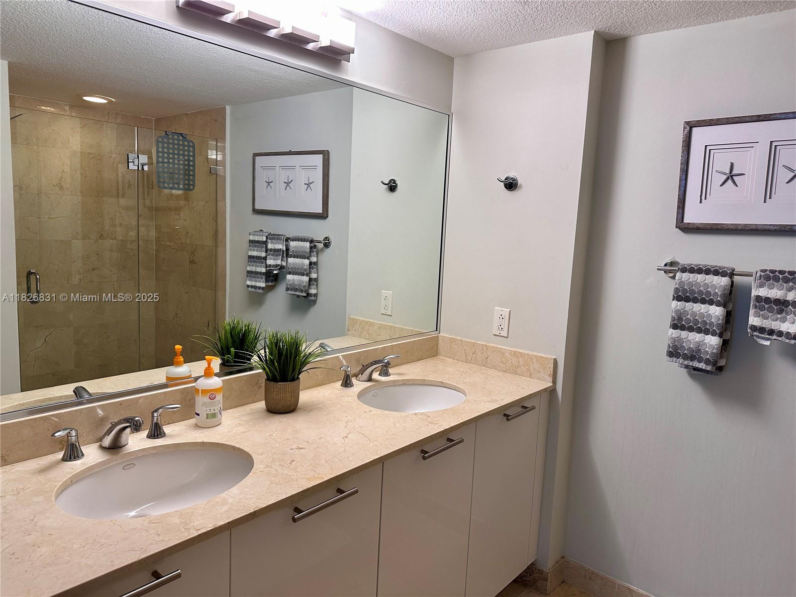 1800 CLUB CONDO - Residential Lease