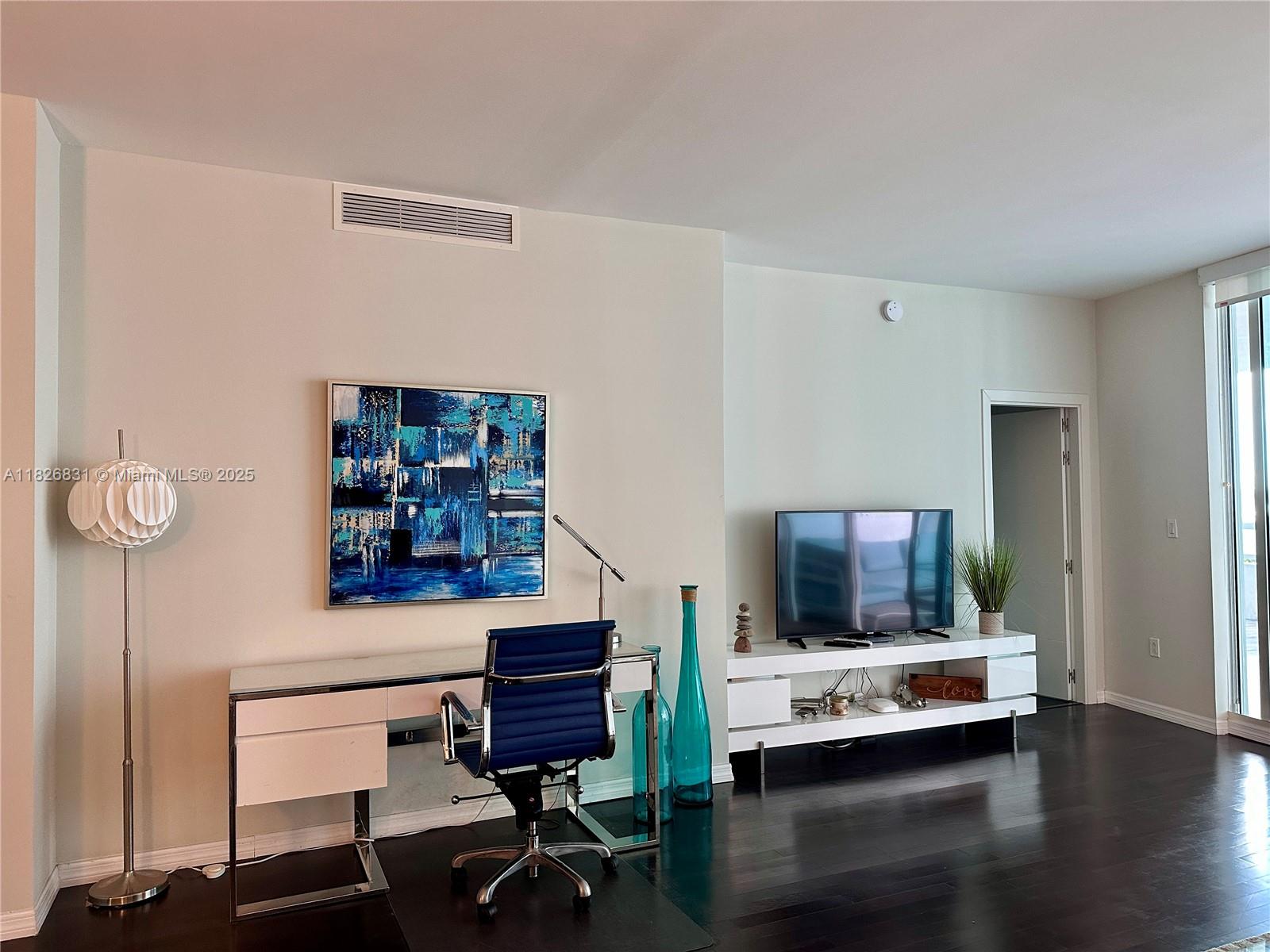 1800 CLUB CONDO - Residential Lease