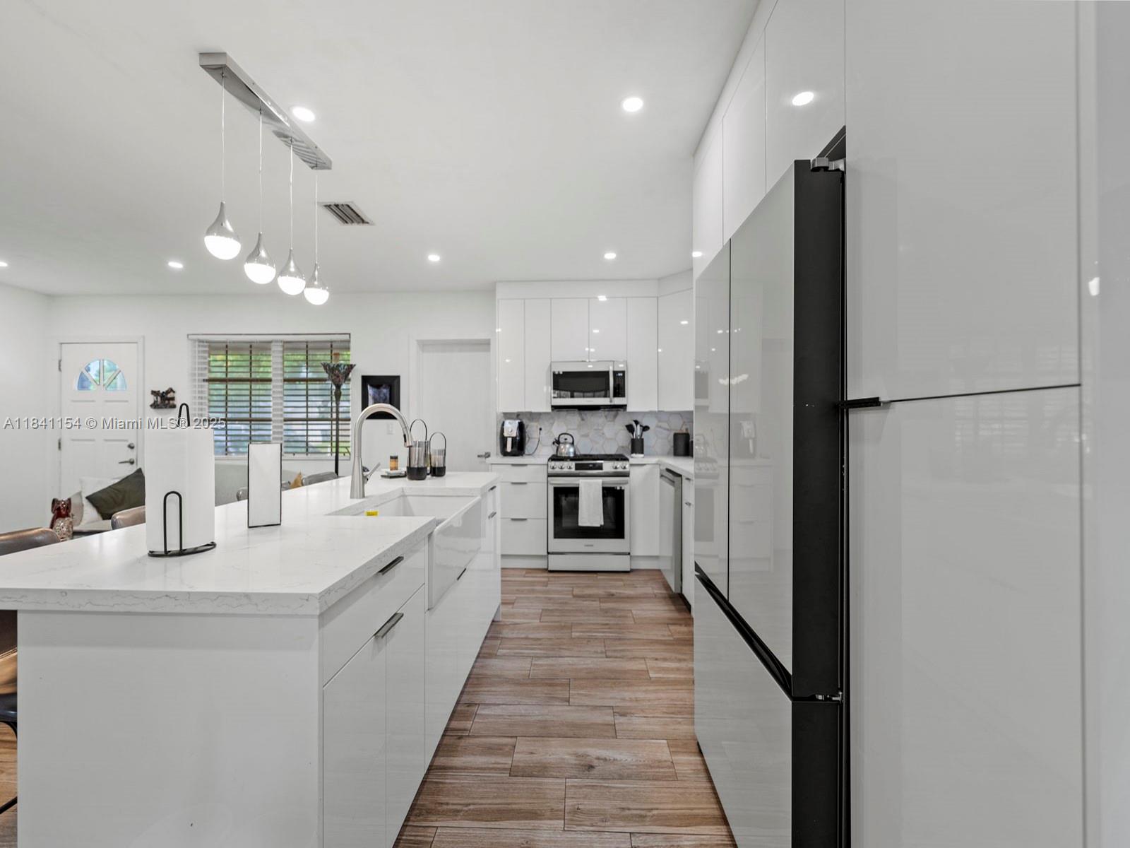 WHISPERING PINES EST SEC - Residential