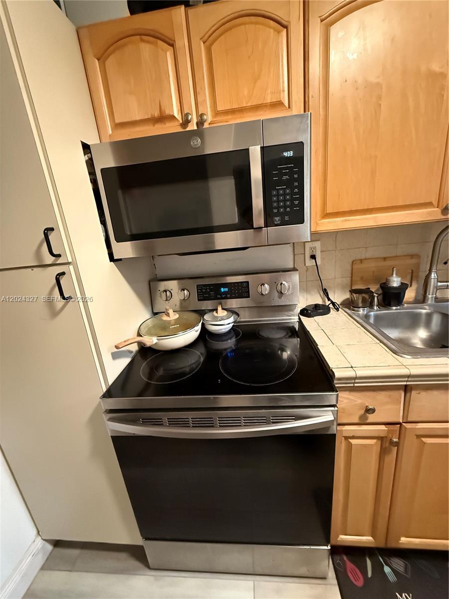 PALMETTO SPRINGS CONDO VI - Residential Lease