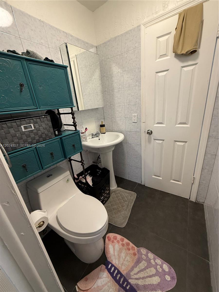 PALMETTO SPRINGS CONDO VI - Residential Lease